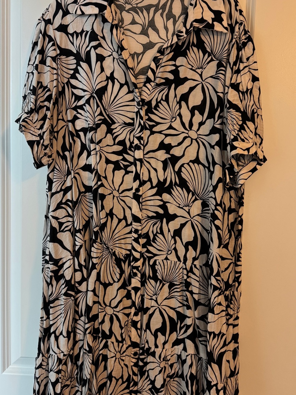 Women's Black & Cream Floral Button-Front Tunic Dress